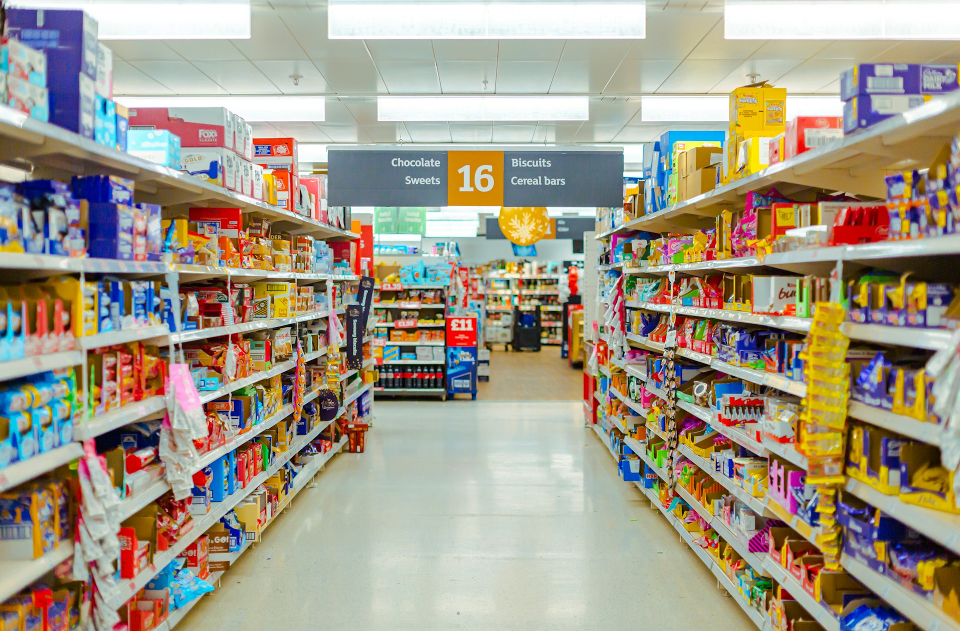 UK Retail in Turmoil as Prices Soar and a Tech Giant Retreats